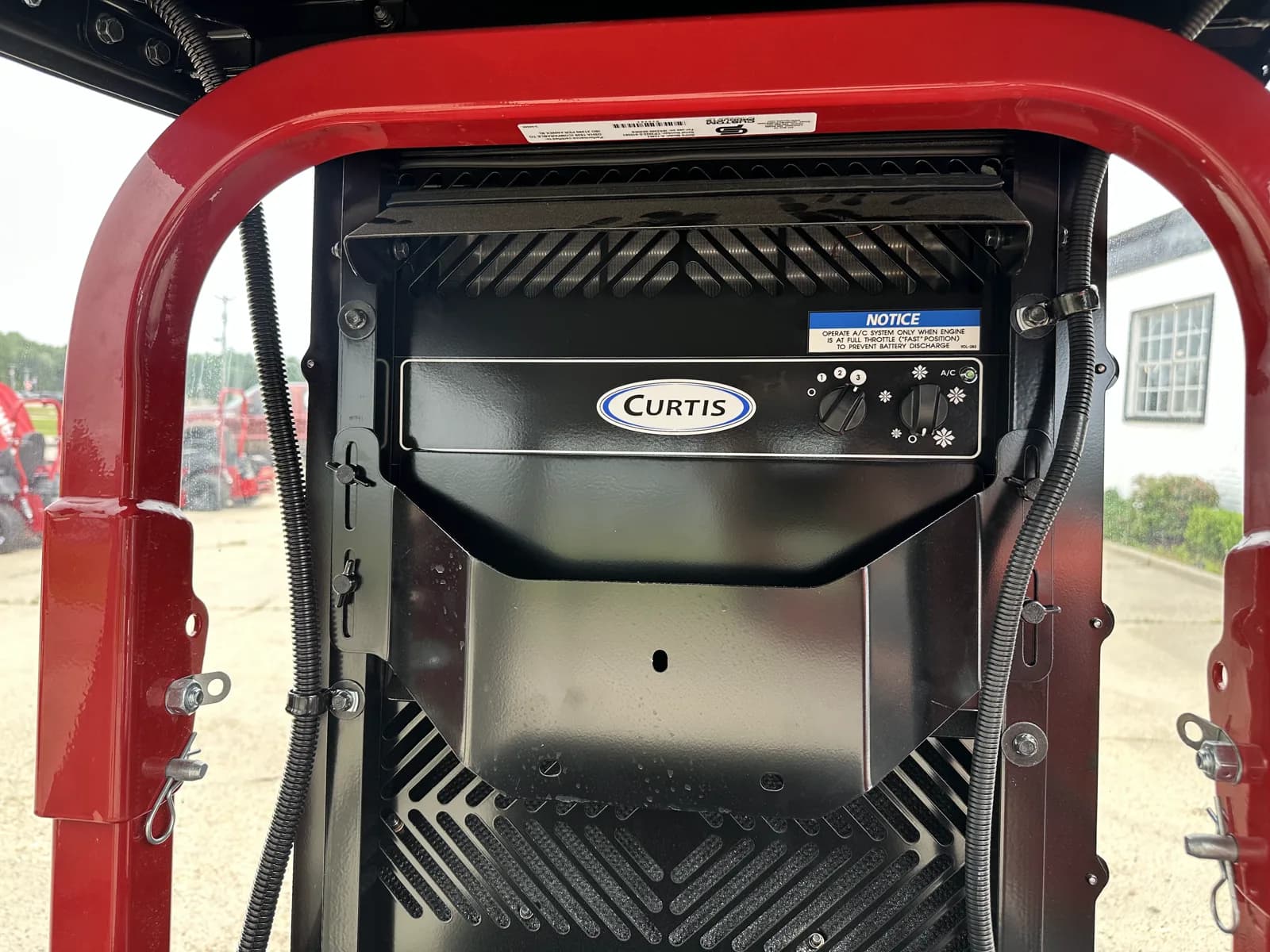 Ferris ISX™ 3300 — Curtis Premium A/C Cab — 60" deck, Vanguard® Big Block EFI ETC with Oil Guard — view 6