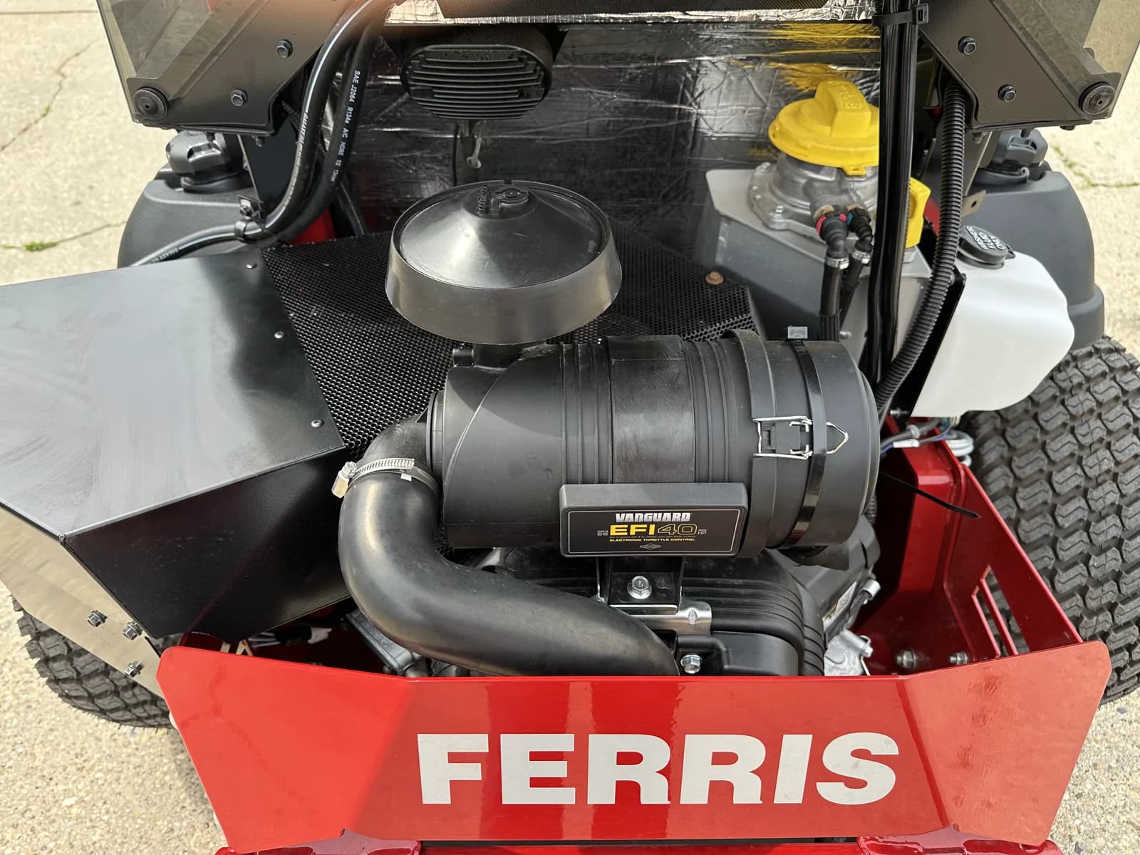 Ferris ISX™ 3300 — Curtis Premium A/C Cab — 60" deck, Vanguard® Big Block EFI ETC with Oil Guard — view 7