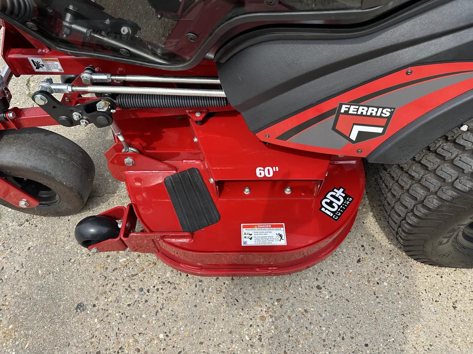 Ferris ISX™ 3300 — Curtis Premium A/C Cab — 60" deck, Vanguard® Big Block EFI ETC with Oil Guard — view 8