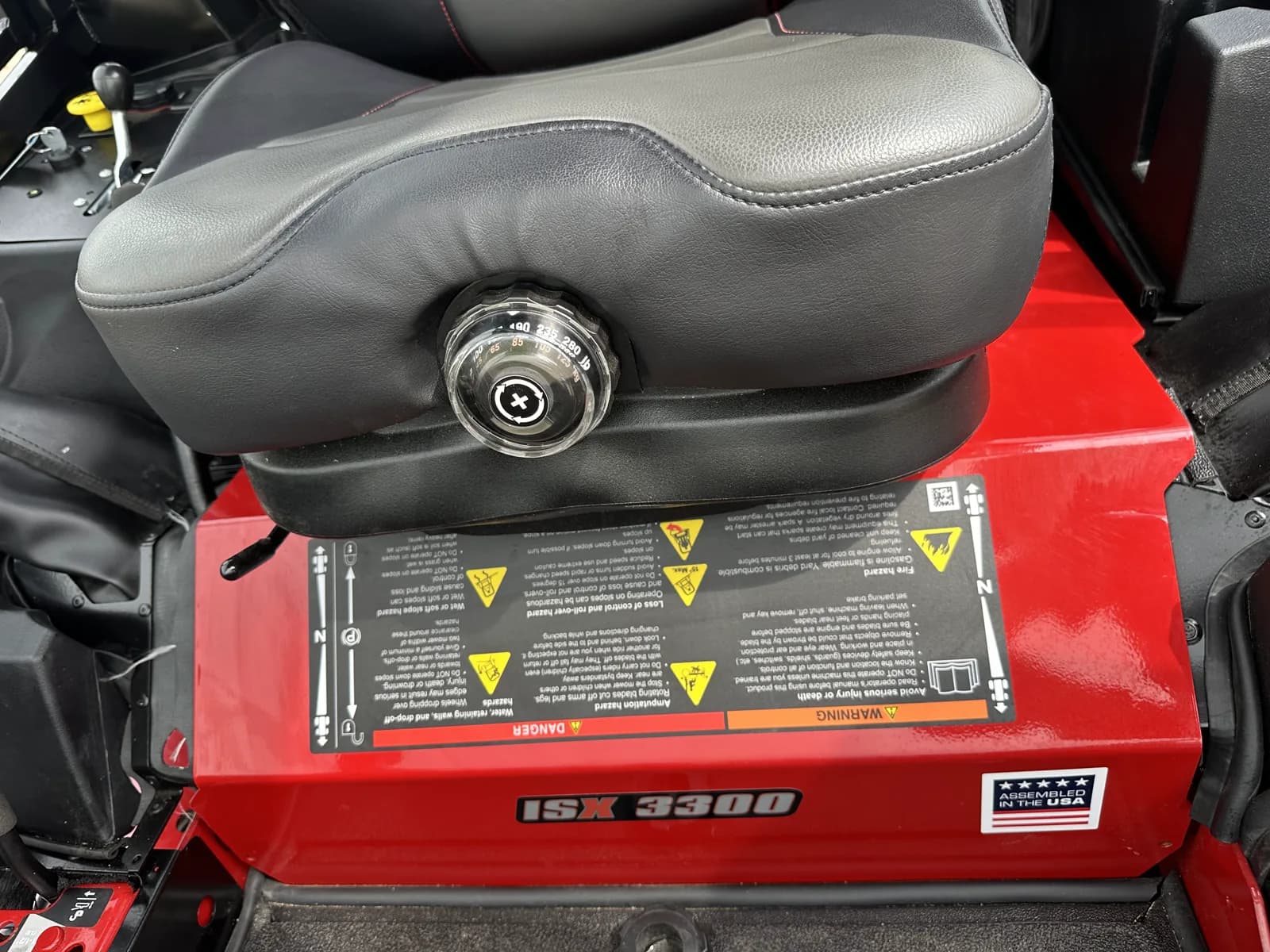 Ferris ISX™ 3300 — Curtis Premium A/C Cab — 60" deck, Vanguard® Big Block EFI ETC with Oil Guard — view 9